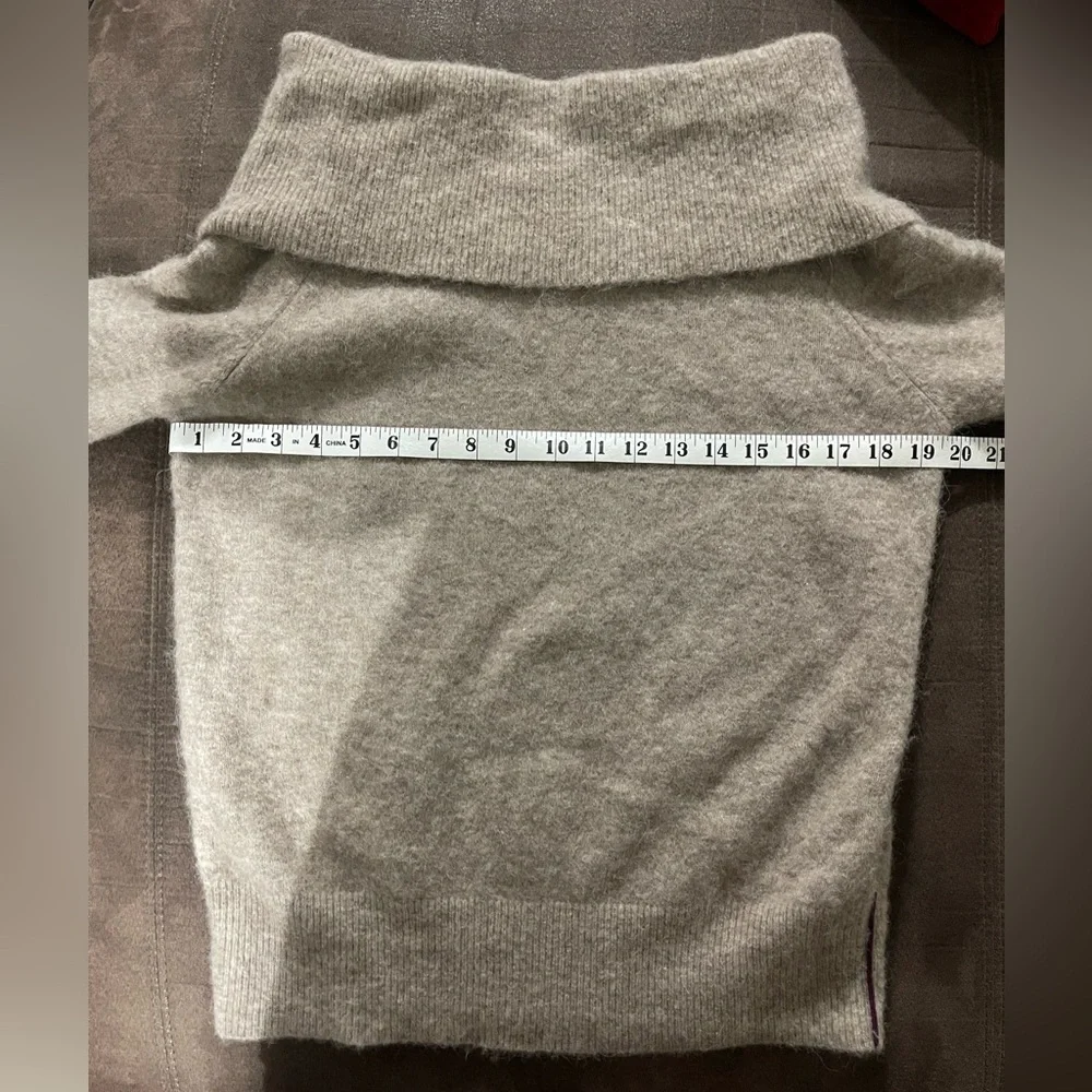 Leo & Sage Women’s Tan Cowl Neck Merino Wool/Alpaca Blend Sweater Size Medium - Picture 6 of 8